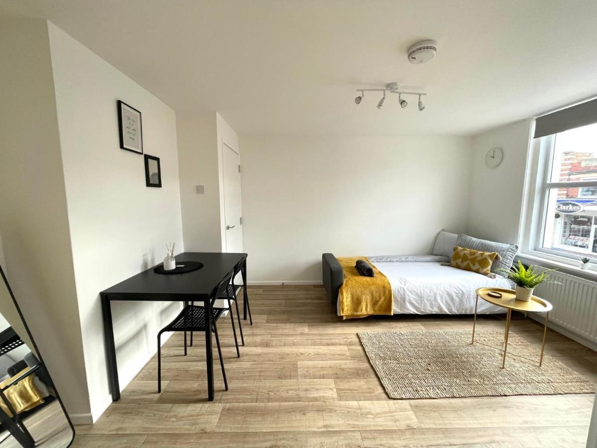 Central, Bright & Spacious Apartment - Parking Included บอร์นมัธ ภายนอก รูปภาพ